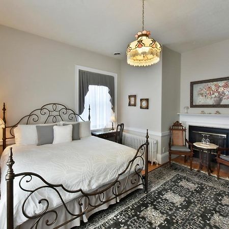 Brockamour Manor Bed And Breakfast Niagara-on-the-Lake Εξωτερικό φωτογραφία