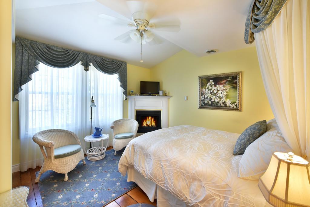 Brockamour Manor Bed And Breakfast Niagara-on-the-Lake Εξωτερικό φωτογραφία