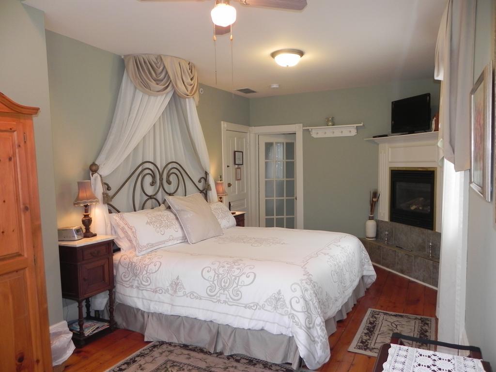 Brockamour Manor Bed And Breakfast Niagara-on-the-Lake Εξωτερικό φωτογραφία