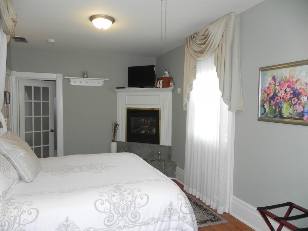 Brockamour Manor Bed And Breakfast Niagara-on-the-Lake Εξωτερικό φωτογραφία
