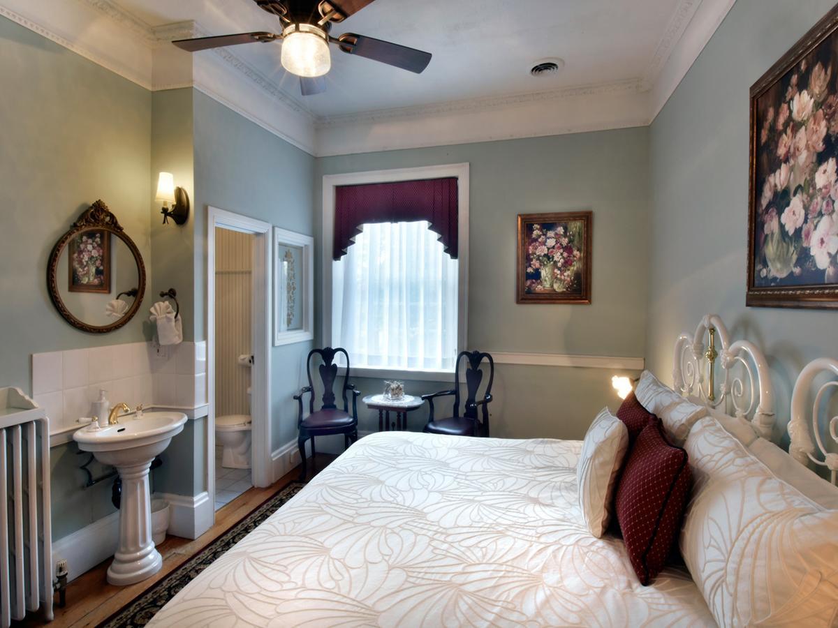 Brockamour Manor Bed And Breakfast Niagara-on-the-Lake Εξωτερικό φωτογραφία
